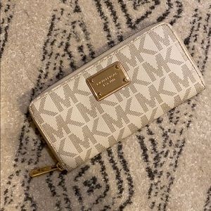 Michael kors wallet